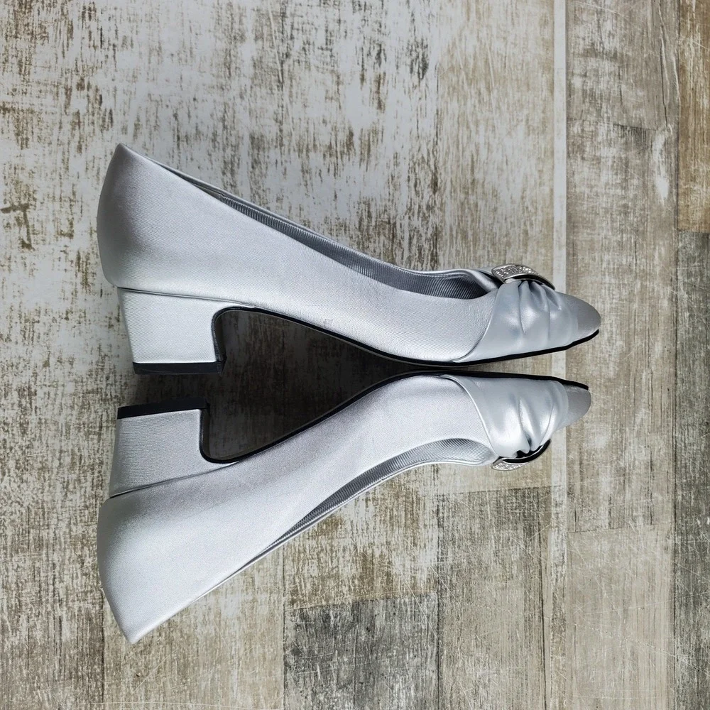 Easy Street Eloise Womens Pump Sz 5.5 M Silver Slip On Low Block Heel Closed Toe
